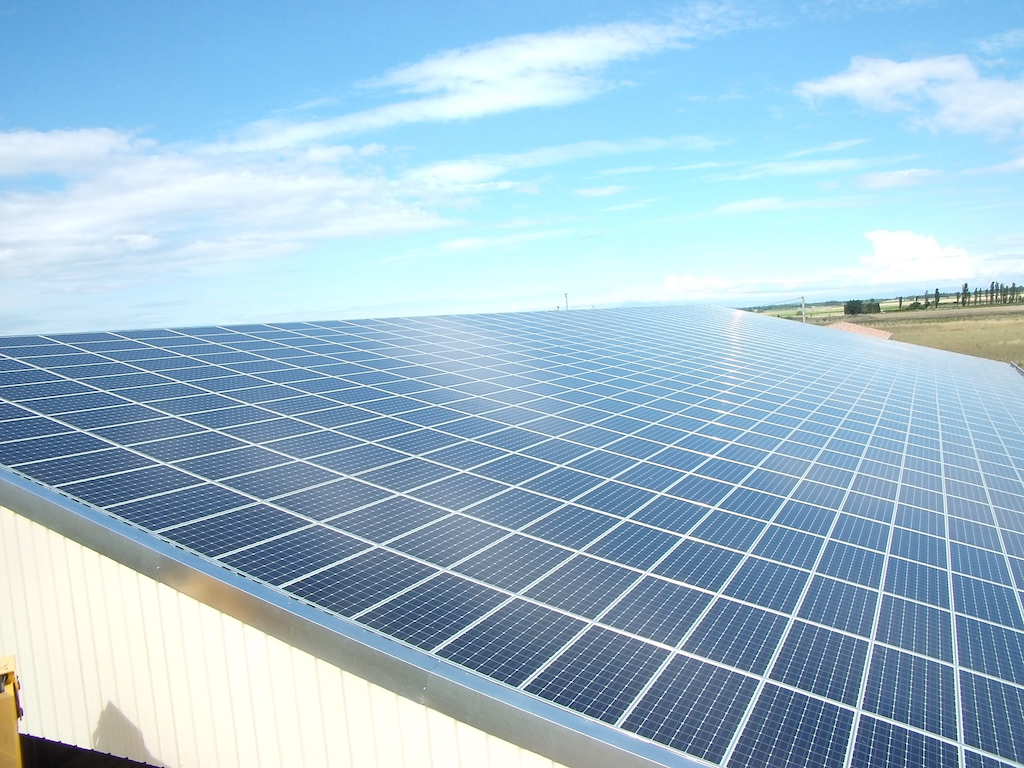 Toiture photovoltaïque : Transformez votre entreprise en centrale d'énergie solaire